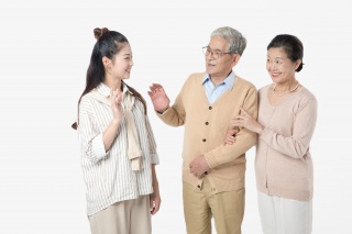 女儿父母打招呼