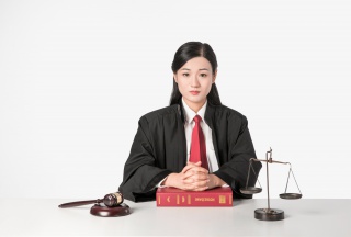 女律师法官
