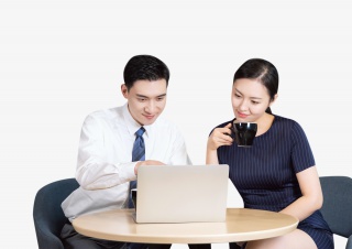 青年男女笔记本电脑学习