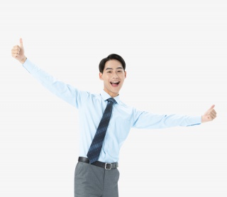 青年男性张开双手点赞