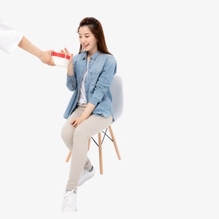 收到礼物的女大学生