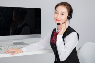 年轻的客服代表美女