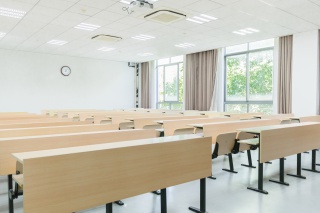 毕业季校园空荡荡的大学教室
