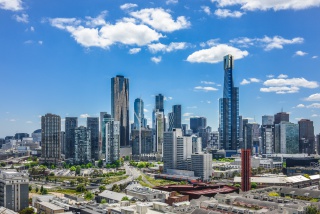 现代建筑城市马路俯视高清图片